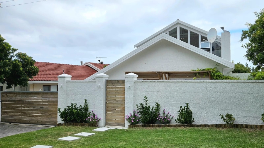 3 Bedroom Property for Sale in Voelklip Western Cape